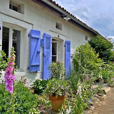 Champs Chevrier Villa Mezieres-sur-Issoire Exterior foto